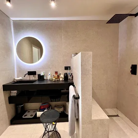 Quartier Des Apartment *
